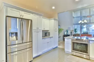 Photo #5: 2372689 Listing 