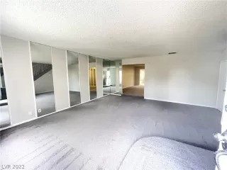 Photo #4: 2372727 Listing