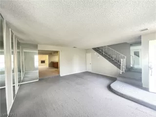 Photo #5: 2372727 Listing