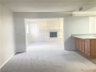 Photo #6: 2372727 Listing