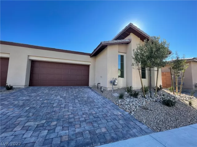 MLS: 2372759 Condo For Sale
