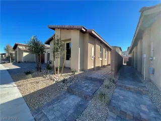 Photo #1: 2372759 Listing 