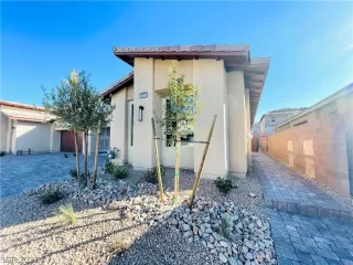 Photo #2: 2372759 Listing 