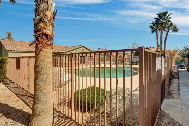 MLS: 2372773 Condo For Sale