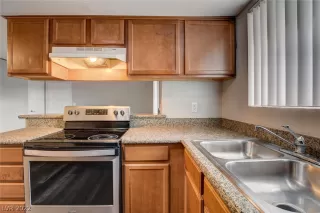 Photo #5: 2372795 Listing