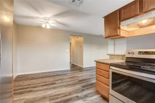 Photo #6: 2372795 Listing