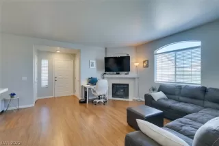 Photo #4: 2372822 Listing