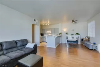 Photo #5: 2372822 Listing