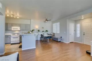 Photo #6: 2372822 Listing