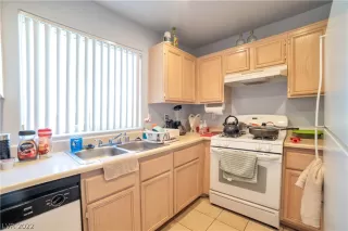 Photo #5: 2372840 Listing