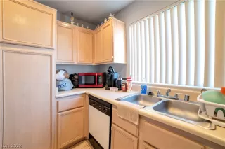 Photo #6: 2372840 Listing