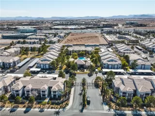 Photo #3: 2372857 Listing