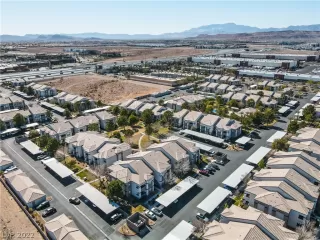 Photo #4: 2372857 Listing