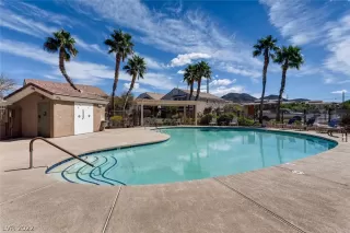 Photo #1: 2372884 Listing 