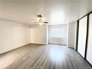 Photo #5: 2372891 Listing