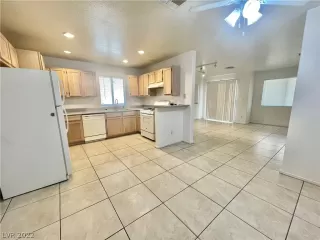 Photo #6: 2372891 Listing