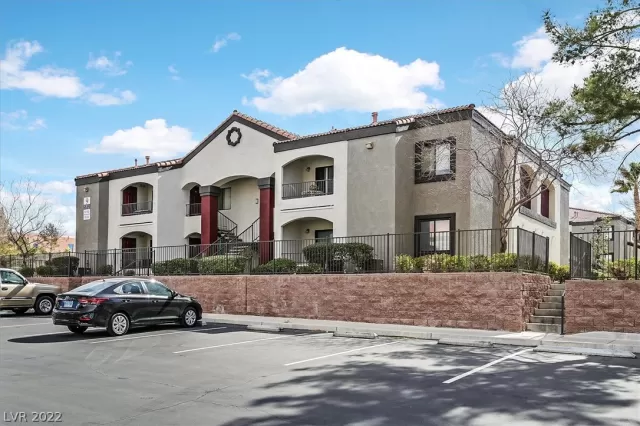 MLS: 2372913 Condo For Sale