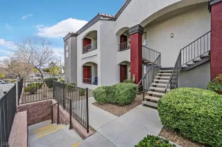 Photo #1: 2372913 Listing 