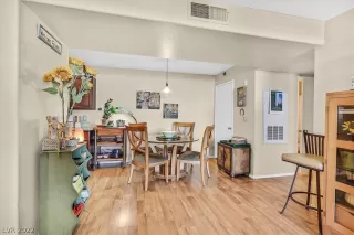 Photo #5: 2372913 Listing 