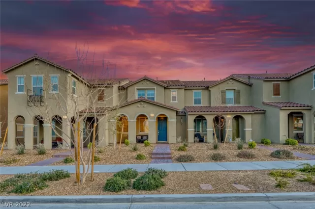 MLS: 2372923 Condo For Sale