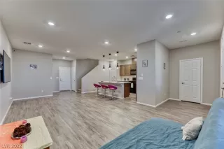 Photo #6: 2372923 Listing