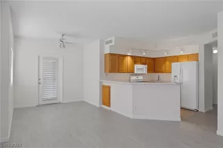 Photo #5: 2372991 Listing