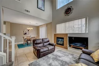 Photo #5: 2373056 Listing 