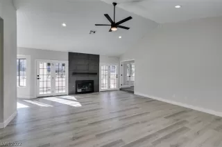 Photo #2: 2373112 Listing