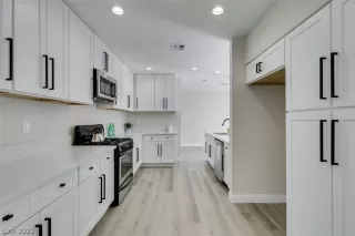 Photo #3: 2373112 Listing