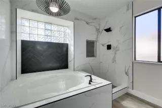 Photo #5: 2373112 Listing