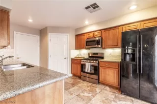 Photo #6: 2373135 Listing