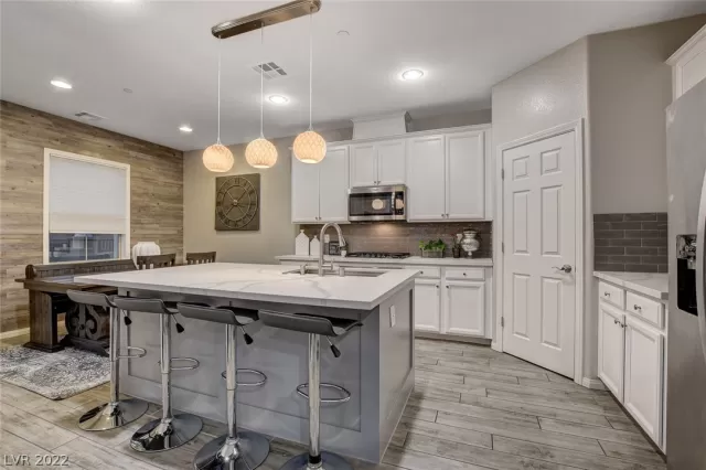 MLS: 2373207 Condo For Sale