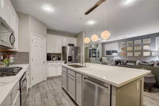 Photo #2: 2373207 Listing 