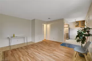 Photo #3: 2373216 Listing