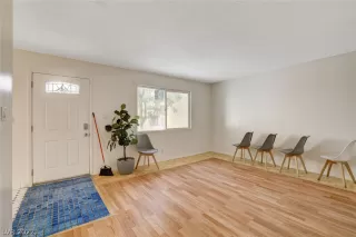 Photo #6: 2373216 Listing