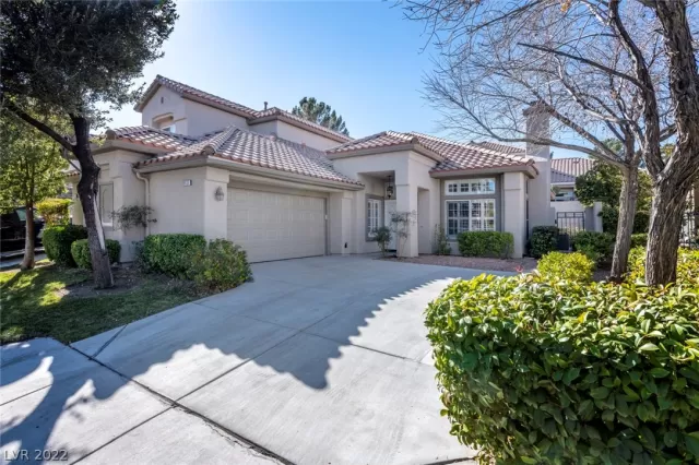 MLS: 2373329 Condo For Sale