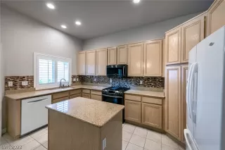 Photo #4: 2373329 Listing