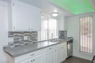 Photo #1: 2373341 Listing 