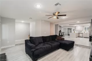 Photo #6: 2373360 Listing