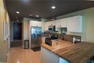 Photo #1: 2373367 Listing