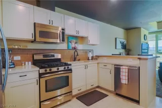 Photo #2: 2373367 Listing