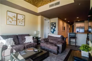 Photo #3: 2373367 Listing