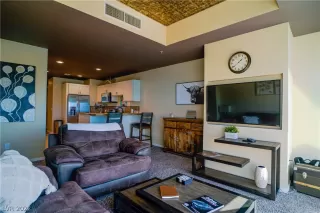 Photo #5: 2373367 Listing