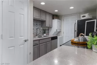 Photo #2: 2373413 Listing 