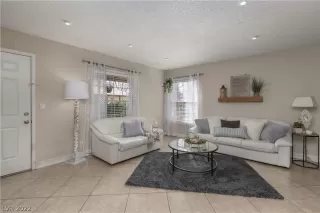 Photo #3: 2373413 Listing 