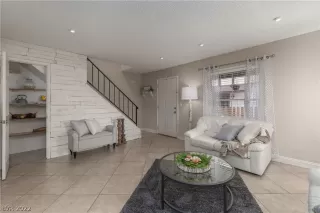 Photo #4: 2373413 Listing 