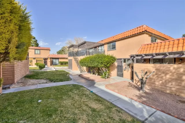 MLS: 2373419 Condo For Sale