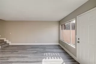 Photo #5: 2373419 Listing