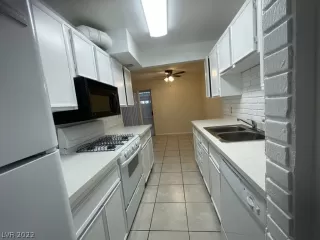 Photo #4: 2373463 Listing 