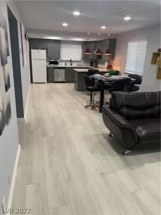 Photo #5: 2373471 Listing